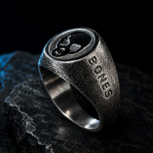 Anello Skull Cross in argento 925 con croce e teschio — Plexibones
