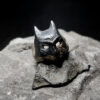 Anello Batman in argento 925 con volto del Cavaliere Oscuro — Collezione Supereroi Plexibones